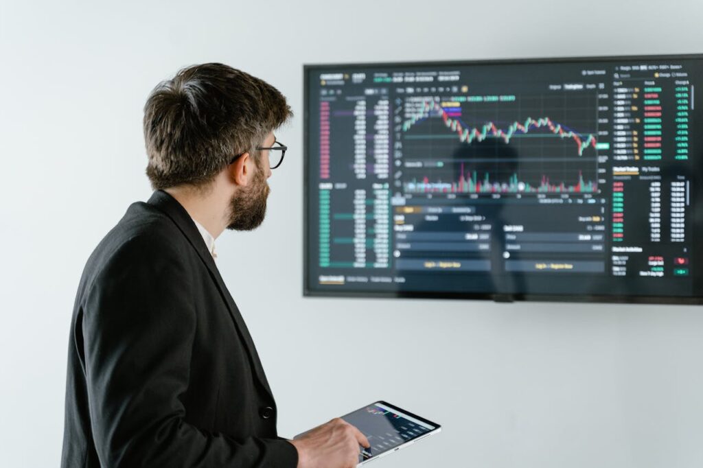 Top Market Intelligence Platforms to Automate Competitive Intelligence and Market Research