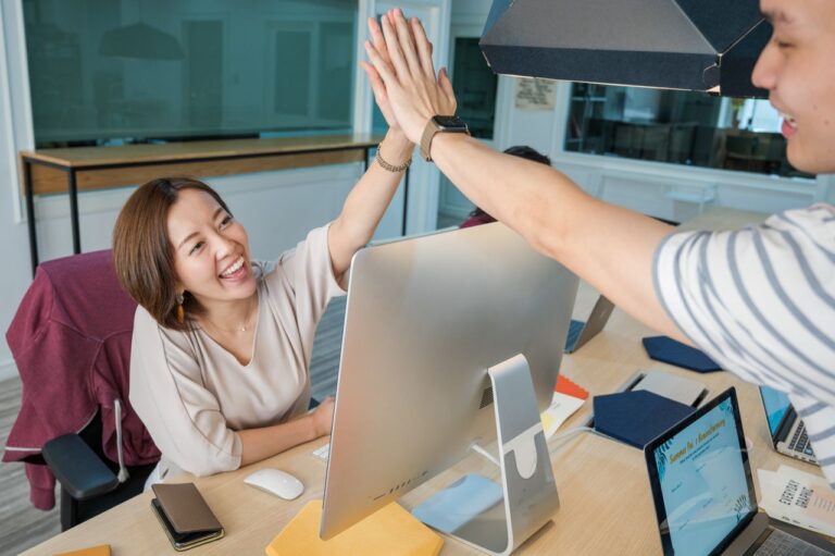 GOOD CONNECTION IN WORKPLACE