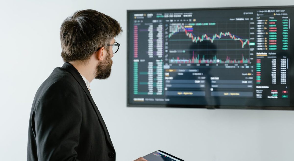 Top Market Intelligence Platforms to Automate Competitive Intelligence and Market Research